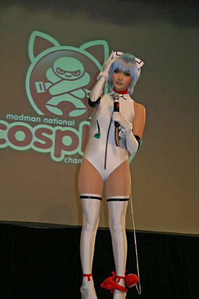 Alodia Cosplays Rei from Evangelion